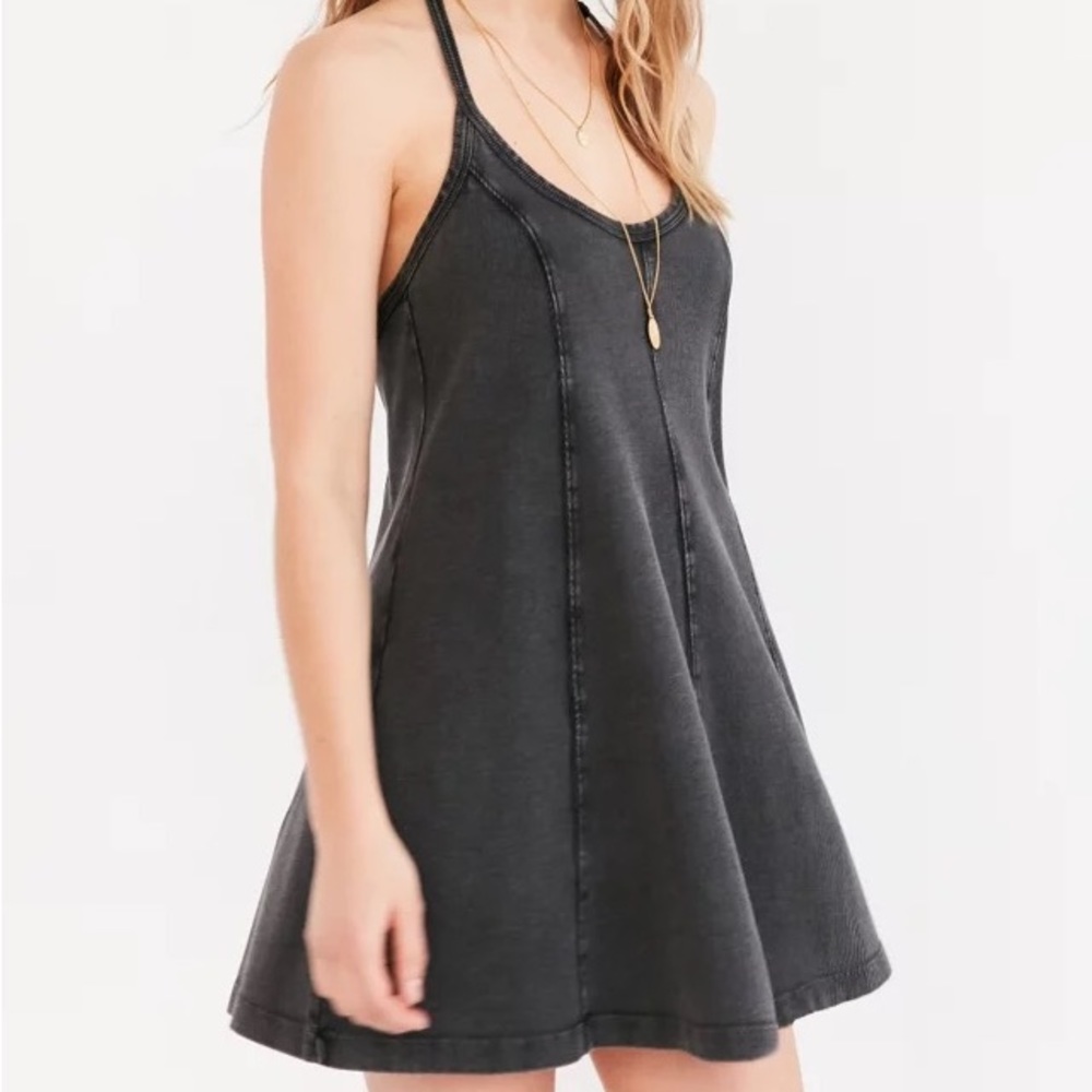 3 for 25! 🌻BDG (Urban Outfitters) - Jamie T-back Swing Mini Dress🌻